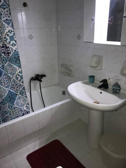 Cozy Apartment Near The Hospital อิโออันนินา ภายนอก รูปภาพ